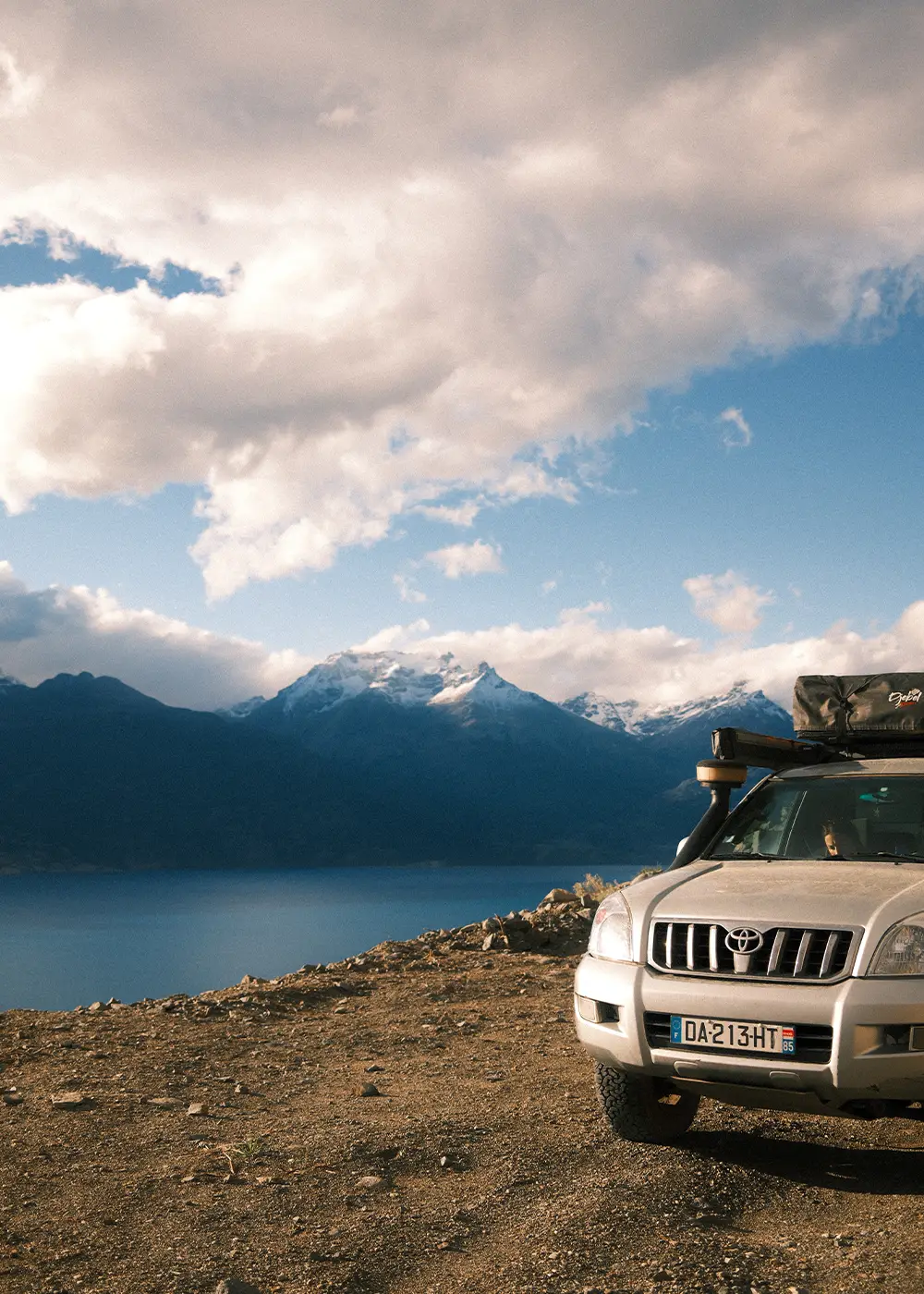 Celso devant le lac Buenos Aires